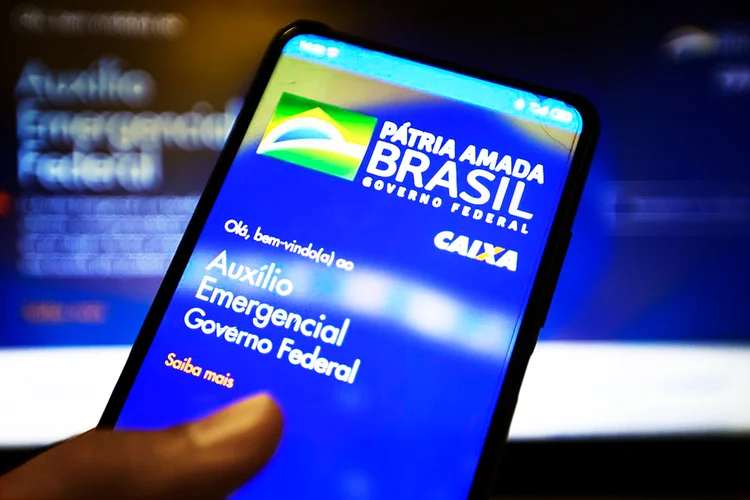 Auxílio emergencial: valor até dezembro será de 300 reais (Marcelo Camargo/Agência Brasil)