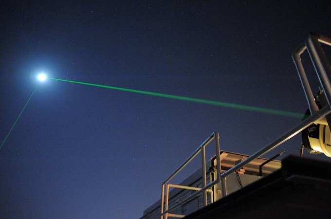 Depois de dez anos tentando, Nasa consegue refletir laser na órbita lunar