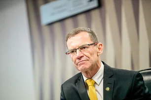 Imagem referente à matéria: Mesmo com governo contrário, senador do PT assina pedido para CPMI do INSS