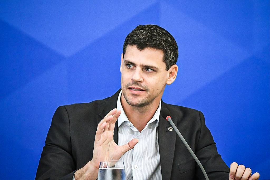 Bruno Funchal anuncia troca de subsecretário da Dívida Pública no Tesouro