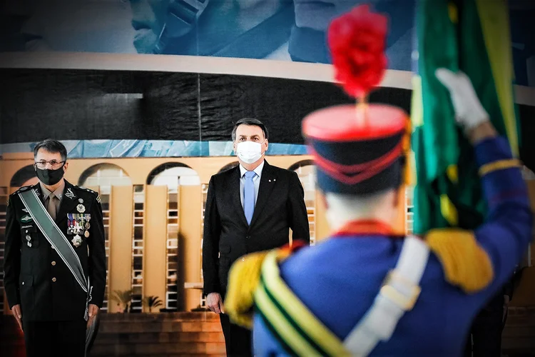 Jair Bolsonaro na solenidade de Promoção de Oficiais-Generais: "Este é o bem maior que interessa a todos nós, e nesta corrente o grande elo são as Forças Armadas, o nosso Exército" (Isac Nóbrega/PR/Flickr)