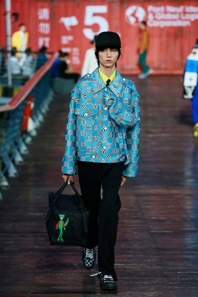 Louis Vuitton quer convencer homem a comprar roupa 'reciclada