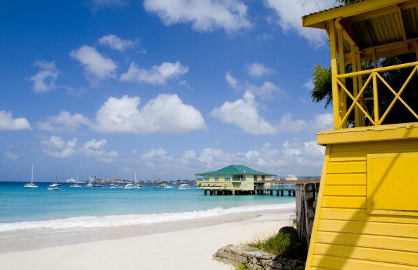 CVC: O dólar reduzido é válido para Caribe – nos destinos de Cancun, Punta Cana, Aruba e Curaçao – e Flórida (MyLoupe/Getty Images)