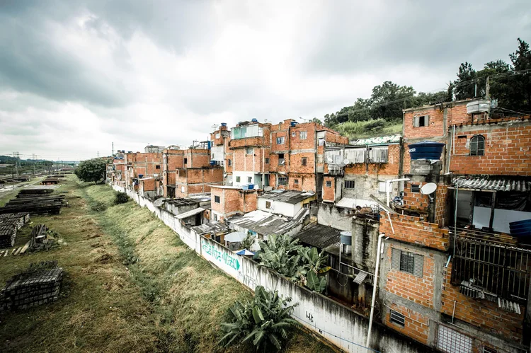 Pesquisa recente do UNICEF no Brasil revelou que, com a pandemia, as famílias de baixa renda com crianças e adolescentes foram as que mais sofreram com a queda na renda (Alexandre Battibugli/Arquivo Abril)