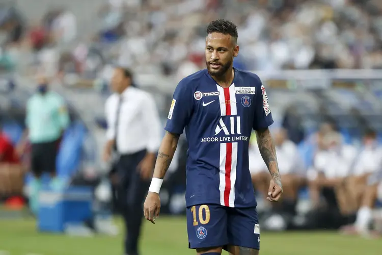 O atacante Neymar: com uma remuneração estimada em 95,5 milhões de dólares em 2020, ele é o quarto atleta mais bem pago do mundo (Catherine Steenkeste/Getty Images)