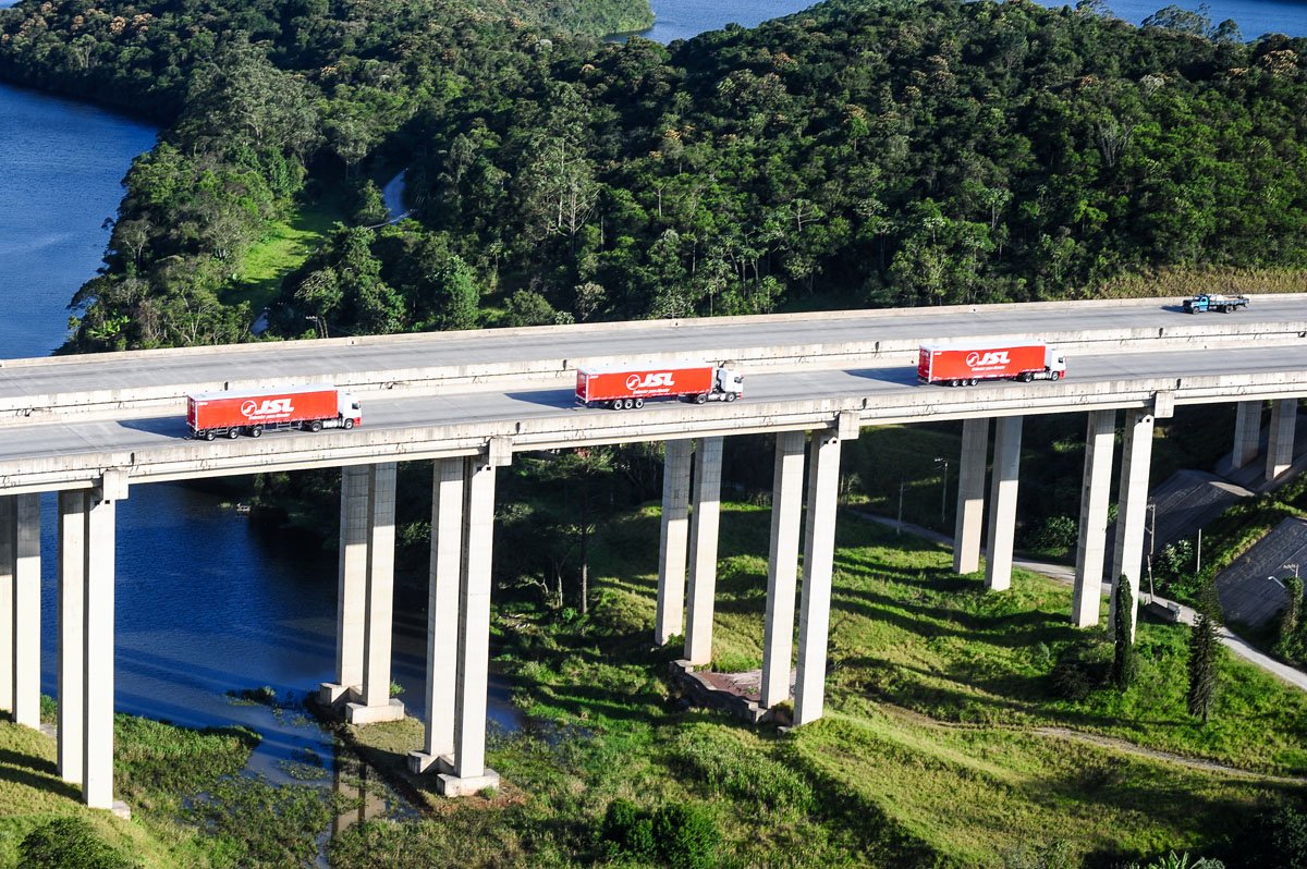 Com mais contratos, JSL aumenta projeção de investimentos no ano