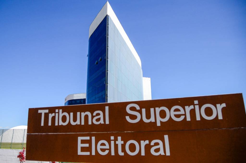 Como será o julgamento e quem são os juízes do TSE que vão julgar Bolsonaro