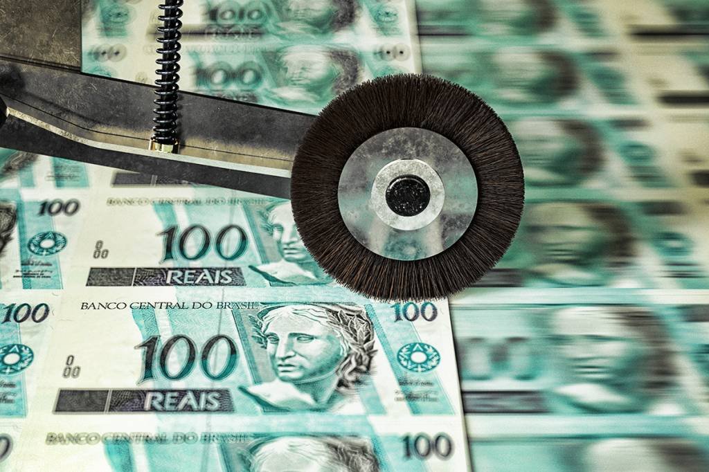 Notas do Real Brasileiro e Notas de hum Dólar dos Estados Unidos. Conceitos  de economia brasileira, câmbio e inflação. Stock Photo