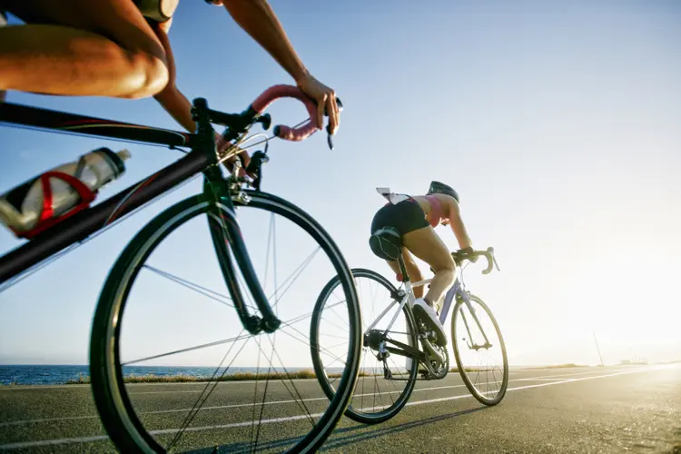 Pessoas são incentivadas a trocar carro por bicicleta em prol do meio ambiente (Peathegee Inc/Getty Images)