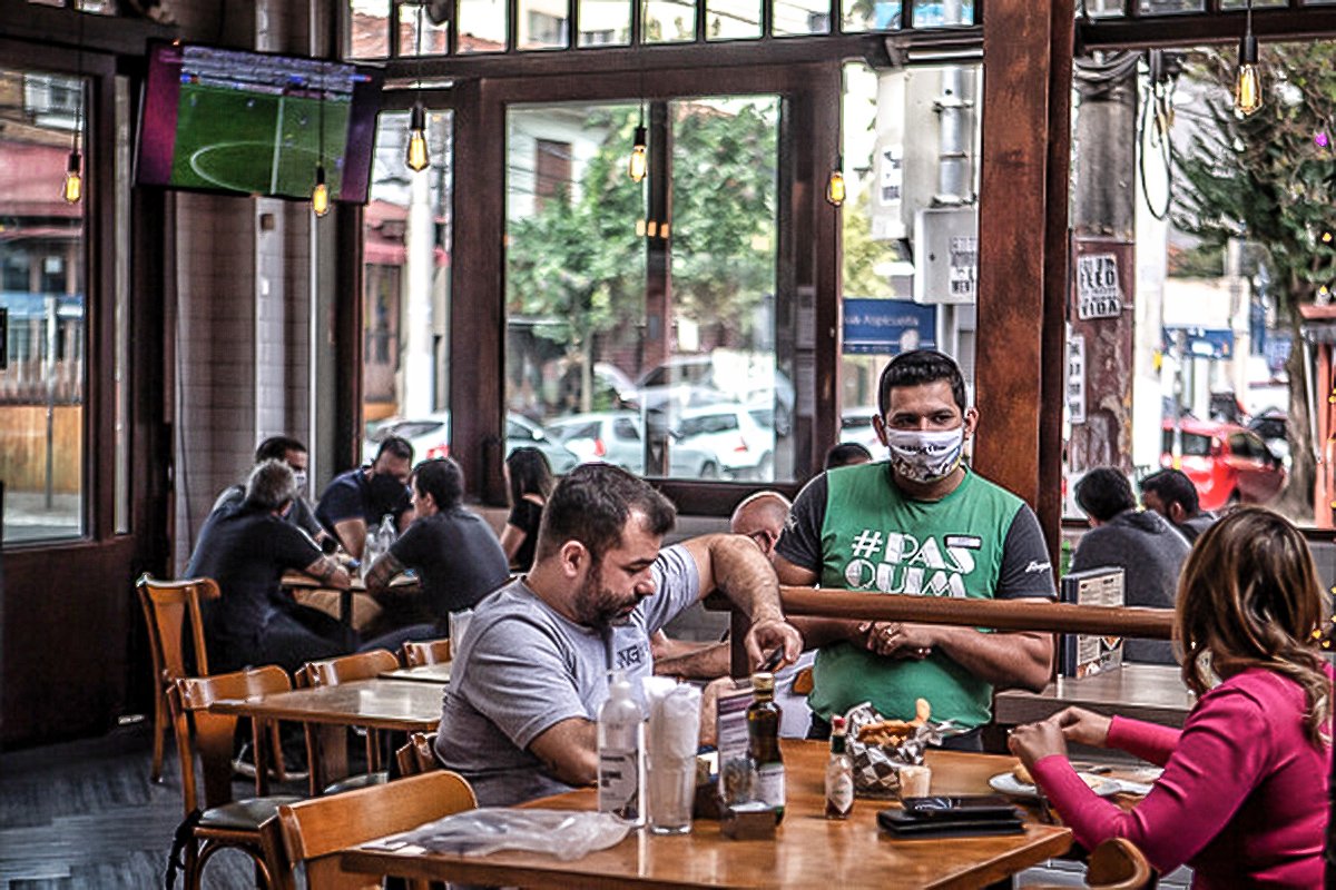 Associação de bares e restaurantes vai à Justiça contra restrições em SP