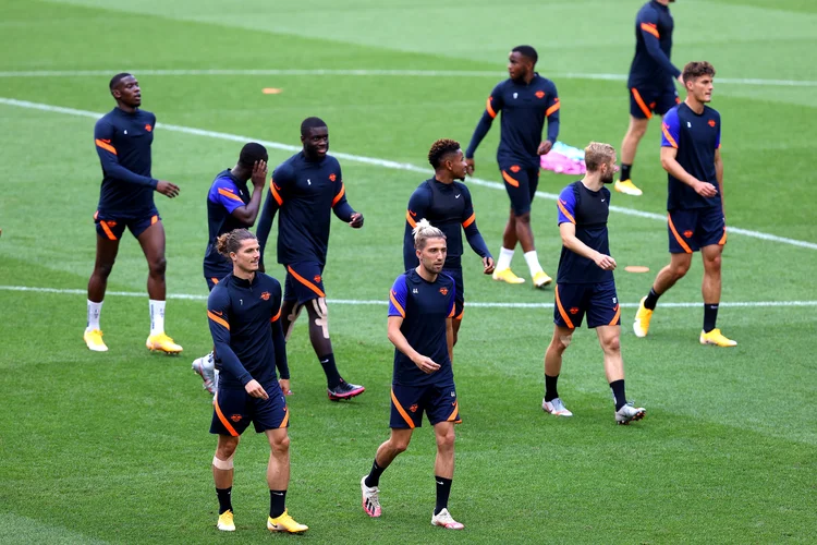 Jogadores do RB Leipzig treinam em Lisboa, antes da semifinal da Liga dos Campeões (17/8/2020) (Julian Finney - UEFA/Getty Images/Getty Images)