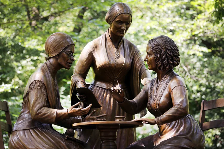 Nova estátua no Central Park, em Nova York: representação  de Sojourner Truth, Susan B Anthony e Elizabeth Cady Stanton (Spencer Platt/Getty Images)