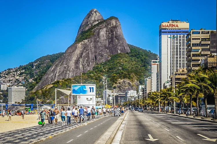 Praia do Leblon: bairro carioca é o mais caro do Brasil entre os analisados pelo Índice de Aluguel QuintoAndar Imovelweb (Gonzalo Azumendi/Getty Images)