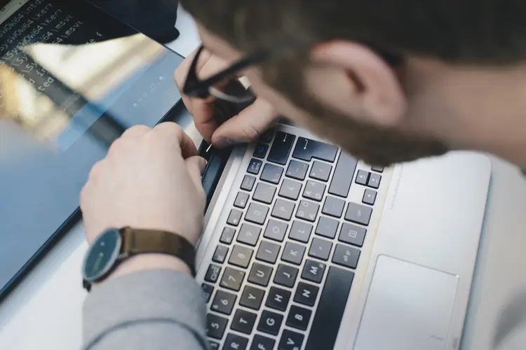 Informática: a startup FindUp ajuda a encontrar técnicos especializados na manutenção e no reparo de computadores (Maskot/Getty Images)