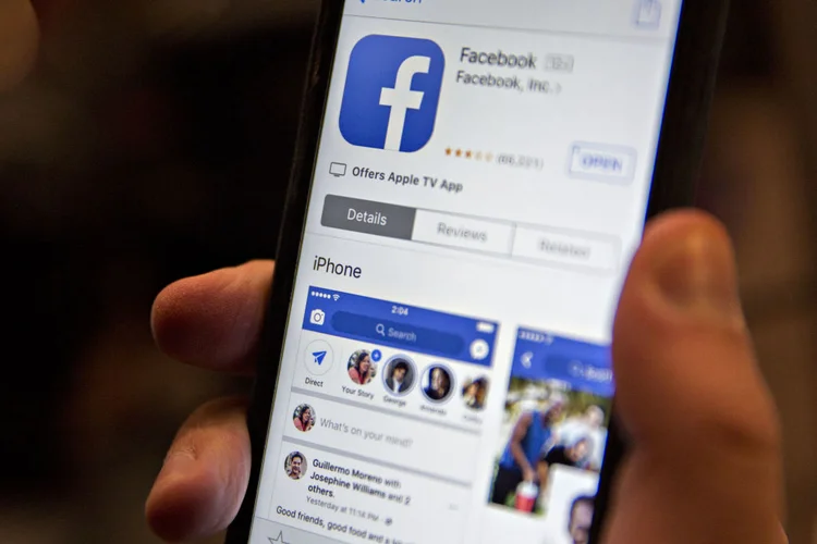 Facebook alega que decisão da Apple irá prejudicar pequenos negócios que anunciam em sua plataforma. (Bloomberg / Colaborador/Getty Images)