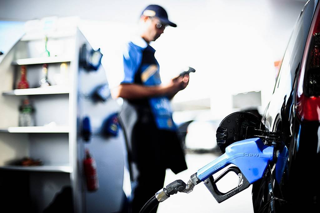 Posto de gasolina: combustíveis tiveram maior impacto na alta do IPCA neste mês, segundo o IBGE (Alexandre Battibugli/Exame)