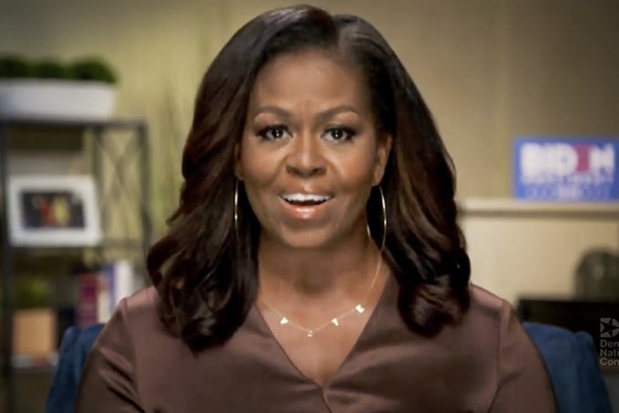 Americanos correm para comprar colar de R$ 2 mil usado por Michelle Obama