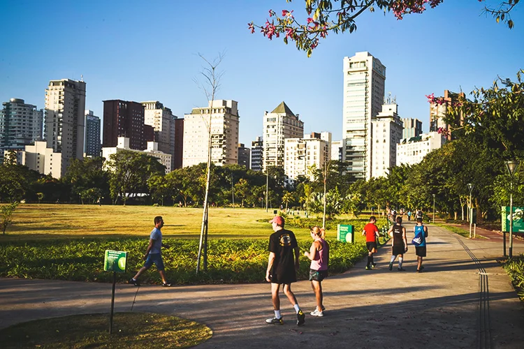 Parque do Povo: parque recebeu demarcações no gravado para estimular distanciamento (Germano Lüders/Exame)