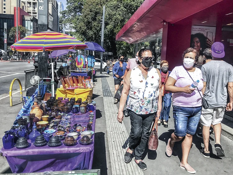 Quanto menos horas houver de comércio aberto, mais gente buscará os estabelecimentos ao mesmo tempo (Roberto Parizotti/Fotos Públicas)