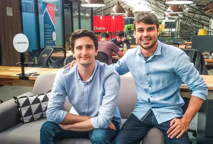 Caio Artoni e Felipe La Porte, fundadores da Smartrips: plataforma permite gestão de viagens corporativas totalmente online (Smartrips/Divulgação)