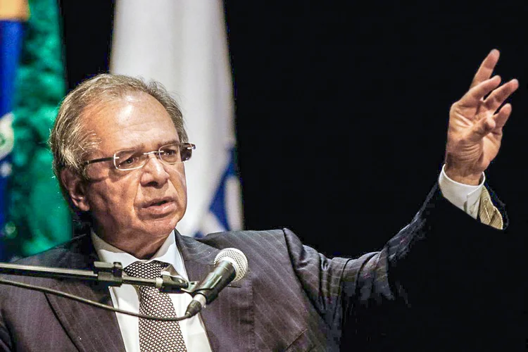 Paulo Guedes: teto de gastos, criado em 2016, determina que o aumento de gastos federais do ano corrente seja limitado à inflação medida pelo IPCA acumulado em 12 meses (Tania rego/Agência Brasil)