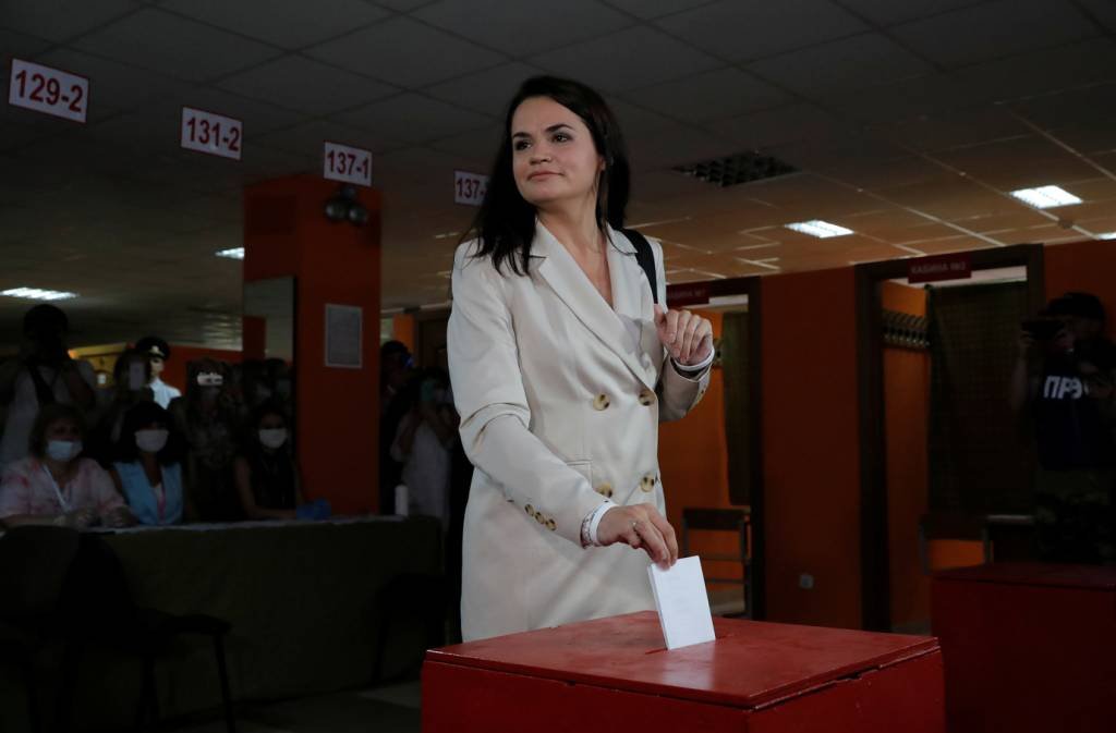 Candidata de oposição na Bielorrússia foge após perder eleição