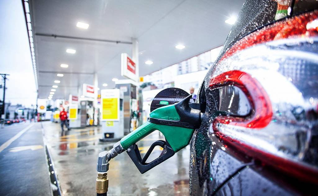 Entre os países da América do Sul, o Uruguai é o país com a gasolina mais cara, de 6,70 reais por litro (Exame/André Lessa)