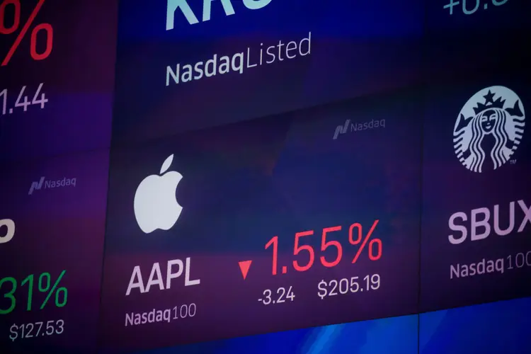 Símbolo da Apple em painel de ações da Nasdaq: setor em queda (Michael Nagle/Bloomberg/Getty Images)
