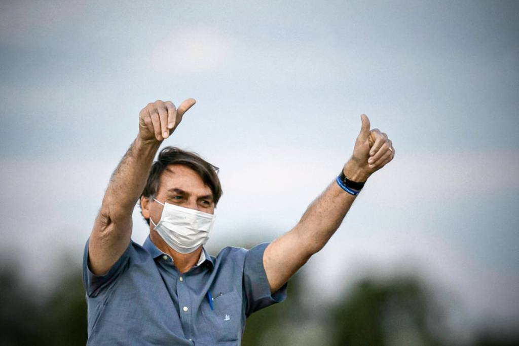 Auxílio na pandemia: com a ajuda, Bolsonaro conseguiu recuperar a popularidade perdida com a saída de Sergio Moro do governo em abril (Getty Images/Bruna Prado / Correspondente)