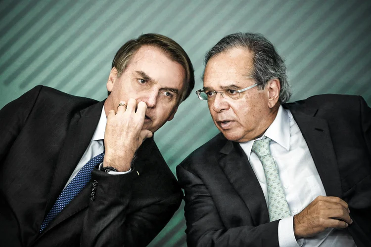 Jair Bolsonaro e Paulo Guedes: debates sobre sustentabilidade fiscal estão no centro das atenções do mercado (Adriano Machado/Reuters)