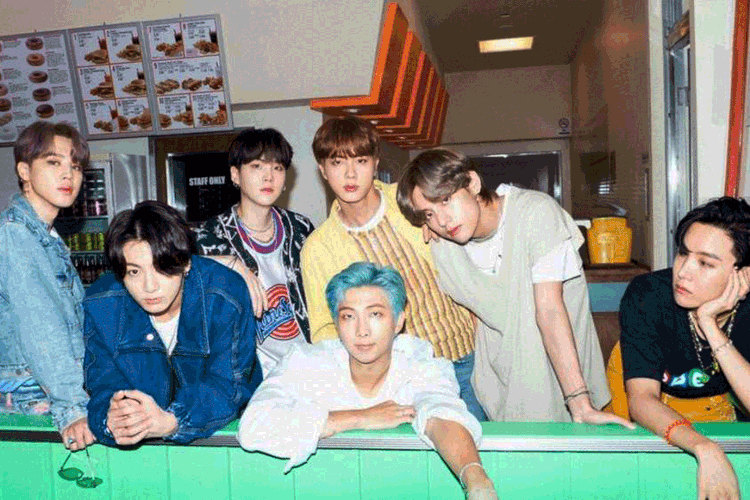 BTS: grupo sul-coreano de k-pop lançou nesta sexta-feira, 21, seu primeiro single inteiramente em inglês (Site oficial/Divulgação)