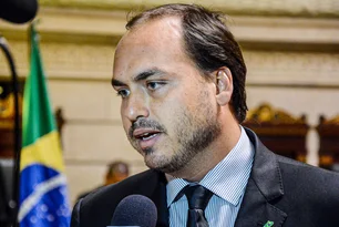 Imagem referente à matéria: Ministério Público arquiva inquérito contra Carlos Bolsonaro e denuncia 'rachadinha' em seu gabinete