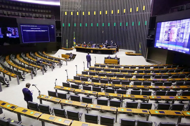Plenário da Câmara dos Deputados: parlamentares devem votar a reforma tributária até sexta-feira, 12 (Michel Jesus/Agência Câmara)