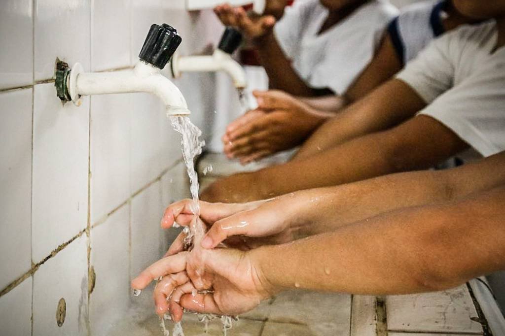 Escolas: índice de infecção pode ser alto mesmo se cumpridas as regras de distanciamento (Fernando Frazão/Agência Brasil)