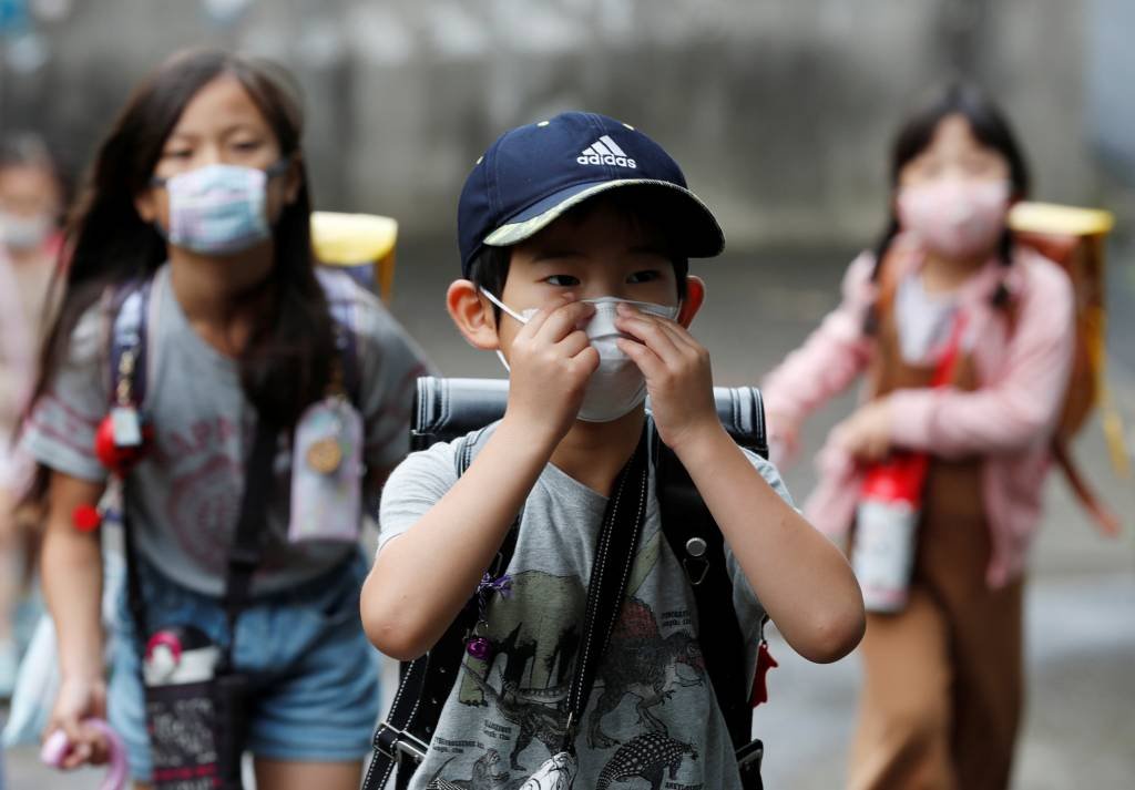 Covid longa em crianças: dores de cabeça, falta de ar e cansaço são os principais sintomas (Reuters/Kim Kyung-Hoon)