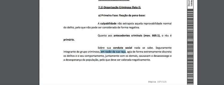 Decisão: juíza cita três vezes a frase "em razão da sua raça" para justificar a condenação. (Reprodução/Reprodução)