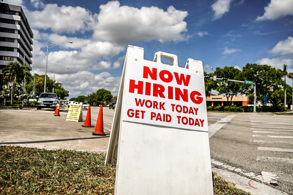 EUA criam 916 mil vagas de emprego em março, no maior patamar desde agosto