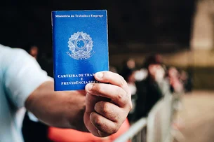 Taxa de desemprego no Brasil cai para 6,2% em maio