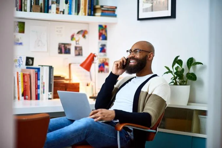 Empreendedorismo: cursos gratuitos sobre gestão, finanças e tecnologia ficarão disponíveis até o dia 18 de setembro (10'000 Hours/Getty Images)