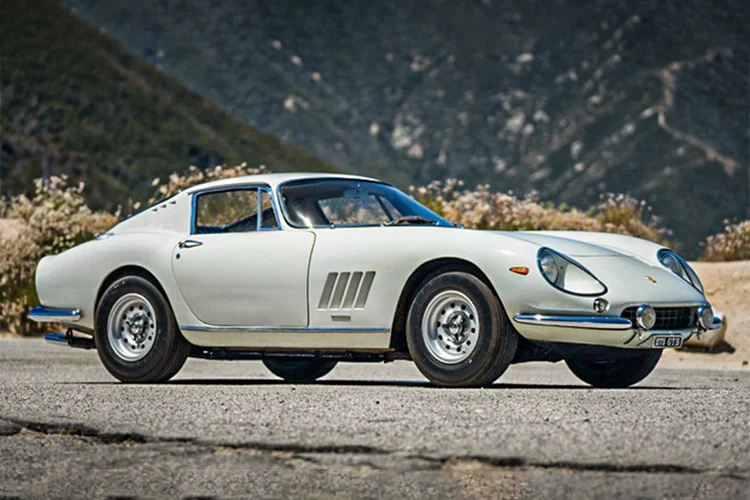 Ferrari 275 GTB modelo 1966, cor de areia de praia branca: recorde de venda em leilão online (Gooding & Co./Divulgação)