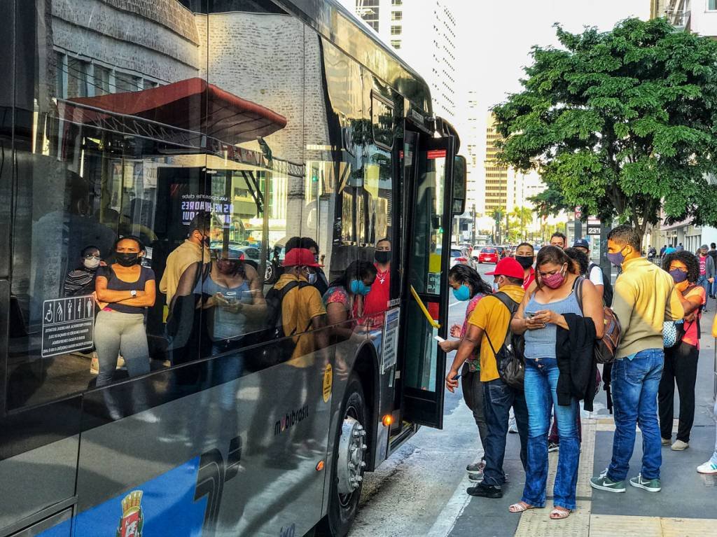 A São Paulo Transporte (SPTrans) afirma que os coletivos ficaram parados entre 4h e 6h (Roberto Parizotti/Fotos Públicas)