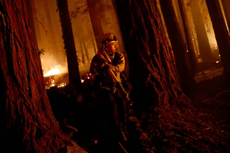 Incêndio na Califórnia: milhares de pessoas deixam suas casas  (Stephen Lam/Reuters)