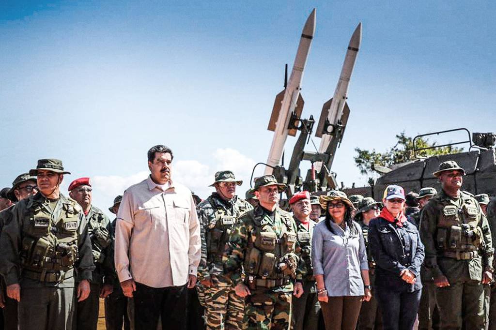 Maduro diz que Venezuela avalia a compra de mísseis do Irã