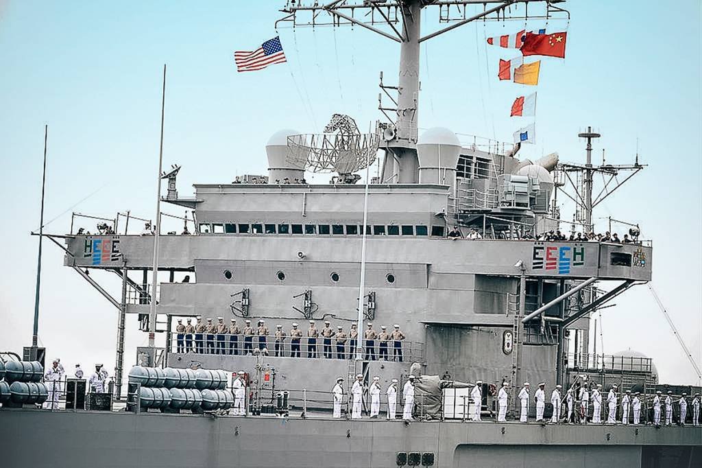 "Alerta máximo": EUA enviam navio com mísseis ao litoral da China