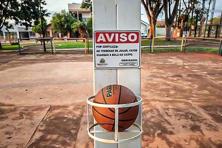 Uma bola de basquete virou símbolo de honestidade em cidade do Paraná