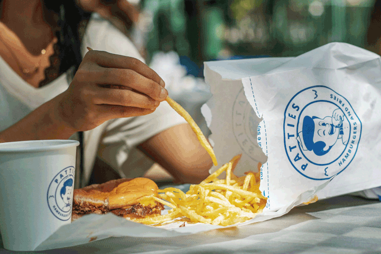 Hambúrguer e fritas do Patties (Patties/Divulgação)