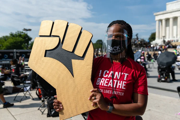 Marcha contra racismo reúne milhares de pessoas em Washington: movimentos como o Vida Negras Importam pressionam as empresas a transformar em prática discurso de diversidade (Eric Lee/Bloomberg/Getty Images)