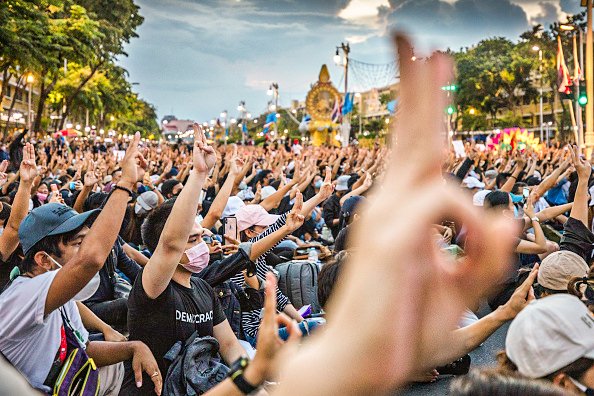 A hora da revolta: protestos atingem até monarquia budista na Ásia
