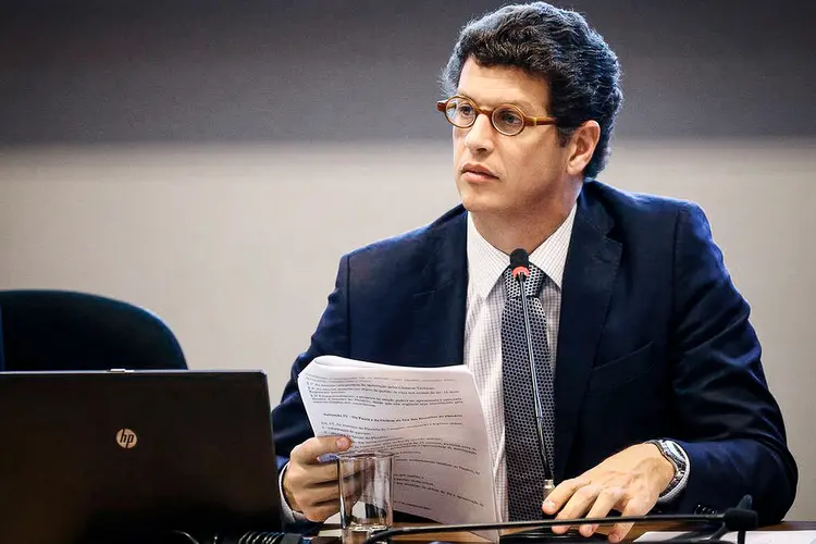 Ricardo Salles, ministro do Meio-Ambiente: decisão de interromper as operações ambientais ocorre no momento em que o governo Bolsonaro tem sido criticado duramente dentro e fora do país devido à destruição da floresta amazônica (Marcelo Camargo/Agência Brasil)