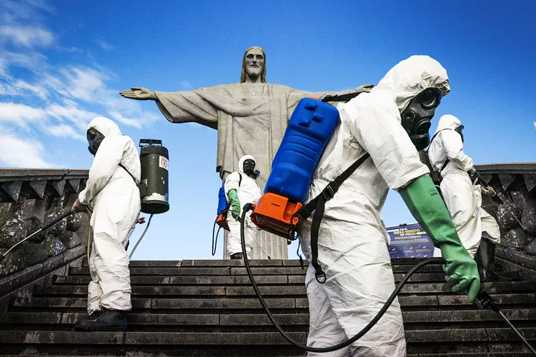 RJ: Cristo Redentor passou por um processo de desinfecção para receber os turistas (REUTERS/Ricardo Moraes/Reuters)
